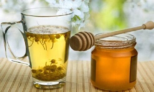 Gli infusi di erbe con miele eliminano l'infiammazione nella prostatite e sono benefici per tutto il corpo